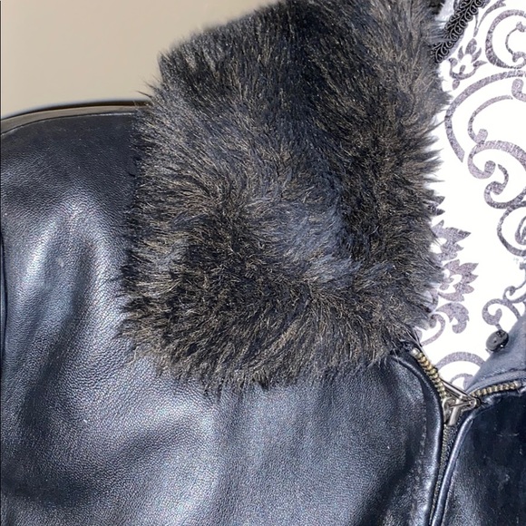 Covington Women’s Genuine Leather Coat - Picture 3 of 7